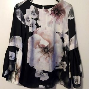 Frank Lyman Floral Blouse Size 6. Flaired sleeves.